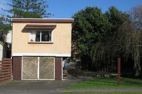 Photo of property in 28 Heperi Street, Waikanae Beach, Waikanae, 5036
