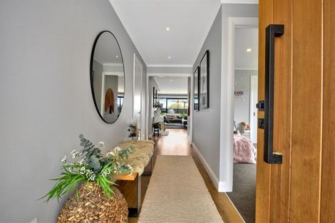 Photo of property in 9 Kauri Grove Drive, Kumeu, 0810