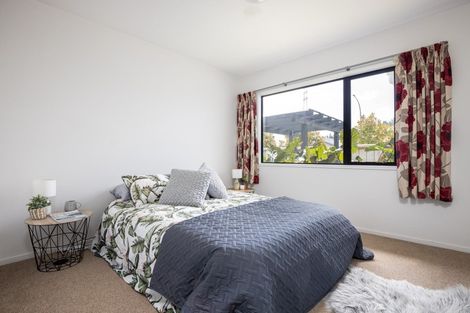 Photo of property in 11 Heta Road, Highlands Park, New Plymouth, 4312