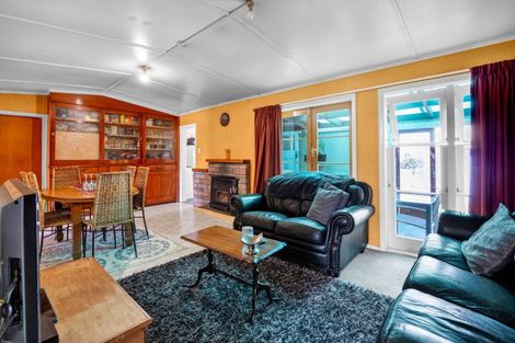 Photo of property in 68 Domett Street, Opunake, 4616