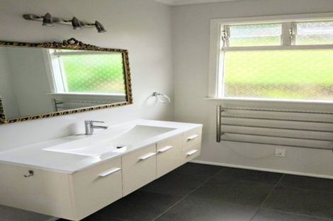 Photo of property in 10 Viking Avenue, Hillsborough, Auckland, 1042