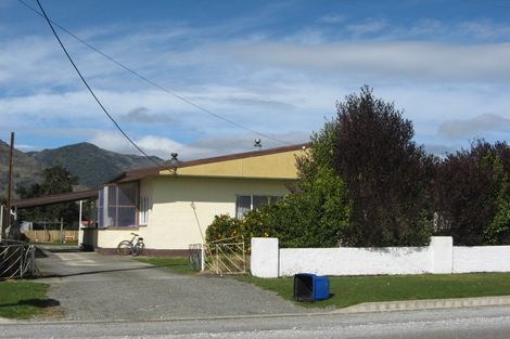 Photo of property in 180 Abel Tasman Drive, Takaka, 7183