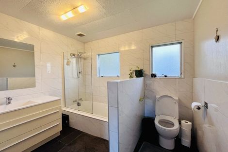 Photo of property in 2/60 Taikata Road, Te Atatu Peninsula, Auckland, 0610