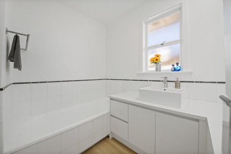 Photo of property in 70 Sturges Road, Henderson, Auckland, 0612