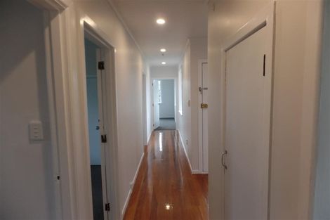 Photo of property in 16 Trojan Crescent, New Lynn, Auckland, 0600