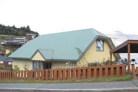 Photo of property in 2a Wye Place, Fernhill, Queenstown, 9300