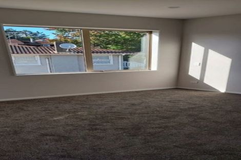 Photo of property in 1a Taupiko Place, Green Bay, Auckland, 0604