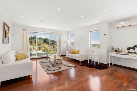 Photo of property in 627 Glenfield Road, Totara Vale, Auckland, 0629