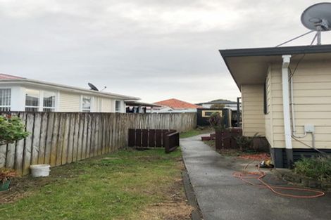 Photo of property in 52 Kelwyn Road, Kelston, Auckland, 0602