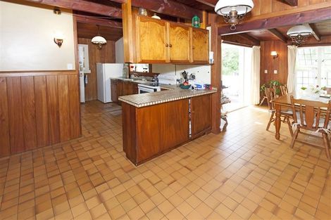 Photo of property in 130 Boord Crescent, Kumeu, 0891