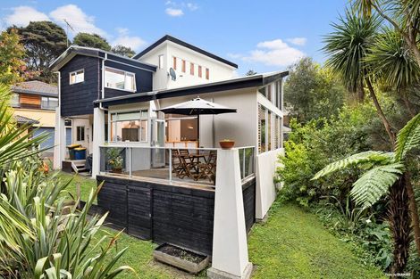 Photo of property in 6 Poturi Streams Avenue, Titirangi, Auckland, 0604