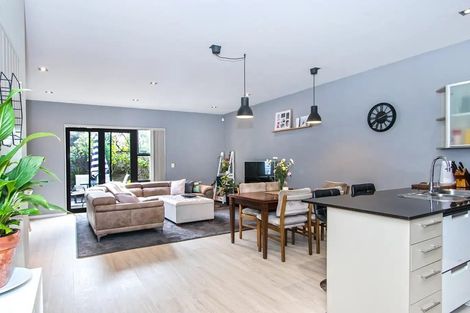 Photo of property in 9/40 Scarlet Oak Drive, Schnapper Rock, Auckland, 0632