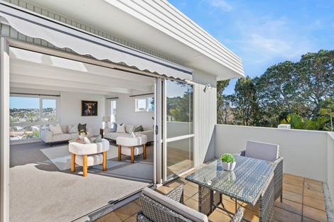 Photo of property in 825 Beach Road, Browns Bay, Auckland, 0630