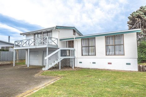 Photo of property in 24 Karyn Street, Castlecliff, Whanganui, 4501