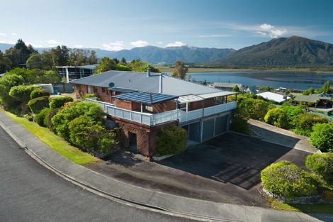 Photo of property in 10 Brownlee Drive, Moana, 7872