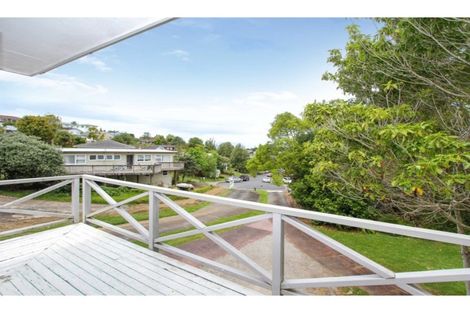 Photo of property in 1/27 Sovereign Place, Glenfield, Auckland, 0629