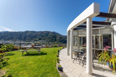 Photo of property in 8 Harbour View Heights, Picton, 7220