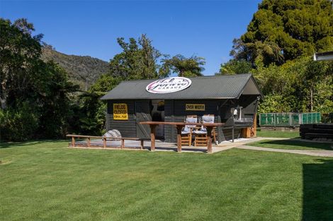 Photo of property in 25 Kamahi Road, Tennyson Inlet, Rai Valley, 7195