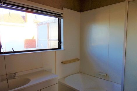 Photo of property in 32 Hillcrest Road, Papatoetoe, Auckland, 2025