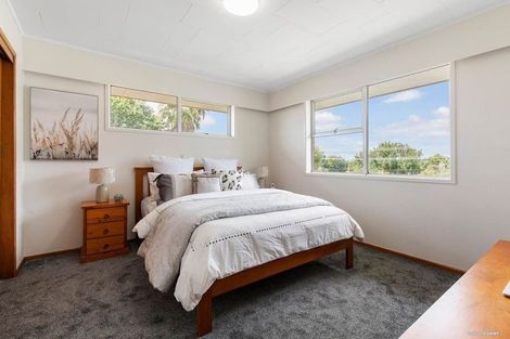 Photo of property in 122 Whangaparaoa Road, Red Beach, 0932