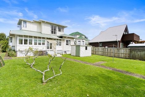 Photo of property in 103 Queen Street, Northcote Point, Auckland, 0627