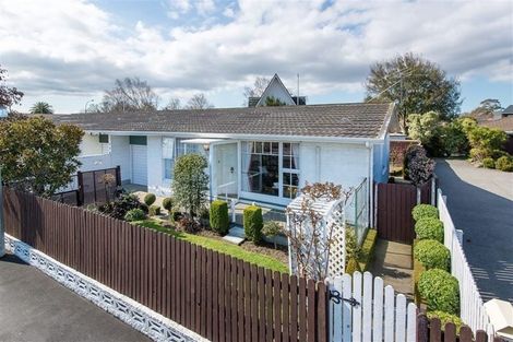 Photo of property in 2/202 Waimairi Road, Ilam, Christchurch, 8041