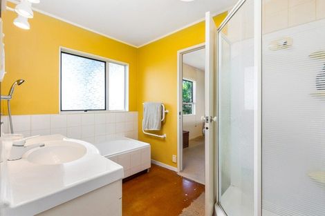 Photo of property in 10 Tusac Place, Totara Vale, Auckland, 0627