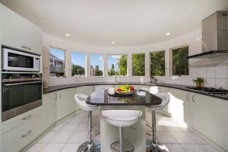 Photo of property in 2/42 Holland Road, Hillcrest, Auckland, 0627