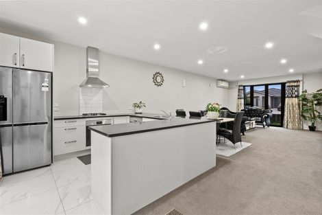 Photo of property in 12b Hollowout Street, Takanini, 2112