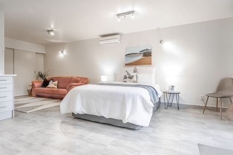 Photo of property in 12 Hawaiian Parade, Arkles Bay, Whangaparaoa, 0932