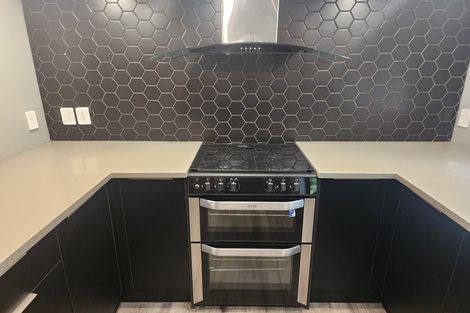 Photo of property in 1/2 Heathcote Road, Castor Bay, Auckland, 0620