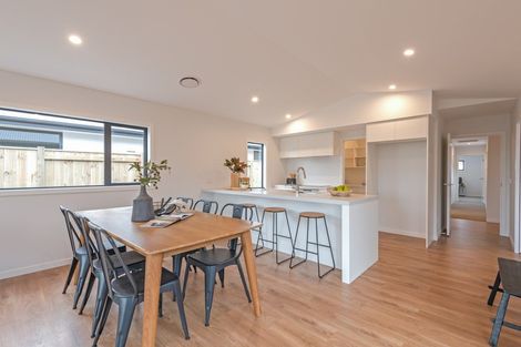 Photo of property in 45 Sardinia Grove, Fitzherbert, Palmerston North, 4410