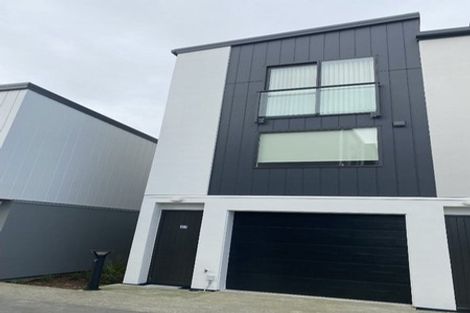 Photo of property in 21 Pukakaho Lane, Papatoetoe, Auckland, 2025