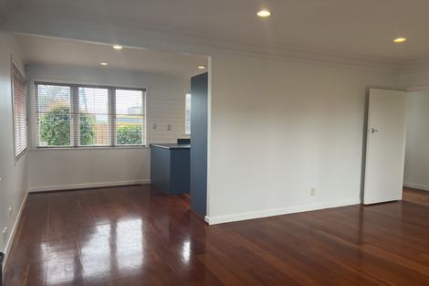 Photo of property in 1/116 Sandspit Road, Shelly Park, Auckland, 2014