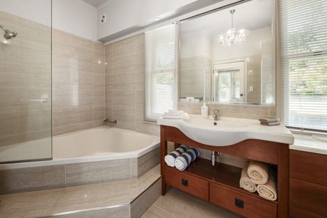 Photo of property in 15 Manahi Avenue, Kawaha Point, Rotorua, 3010