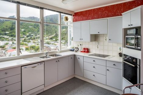 Photo of property in Rona House, 33 Rimu Street, Eastbourne, Lower Hutt, 5013