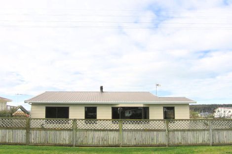 Photo of property in 13 Roore Street, Foxton Beach, Foxton, 4815