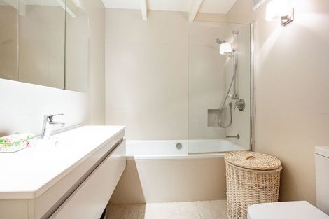 Photo of property in 25 Clermont Terrace, Kelburn, Wellington, 6012