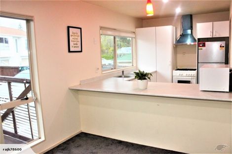 Photo of property in 1/49 Sungrove Rise, Sunnyvale, Auckland, 0612