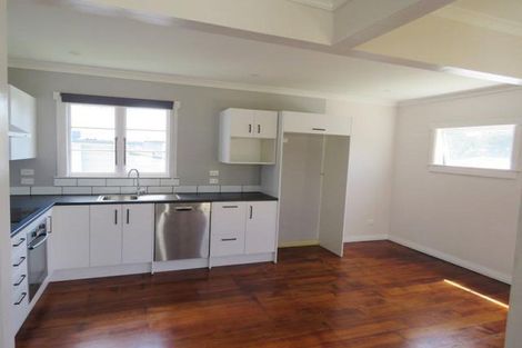 Photo of property in 16 Gaine Street, New Plymouth, 4310