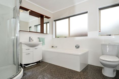 Photo of property in 13 Waimoko Glen, Swanson, Auckland, 0612