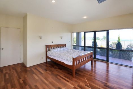 Photo of property in 122 Viewmont Drive, Harbour View, Lower Hutt, 5010