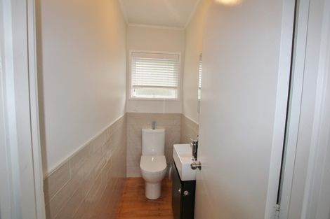 Photo of property in 24 Paragon Avenue, Beach Haven, Auckland, 0626
