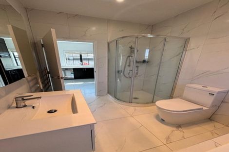 Photo of property in 10 Poutawa Lane, Clarks Beach, 2122