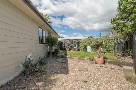 Photo of property in 17a Lyn Grove, Papamoa Beach, Papamoa, 3118