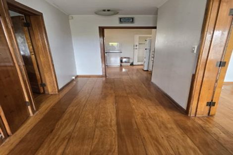 Photo of property in 4 Binsted Road, New Lynn, Auckland, 0600