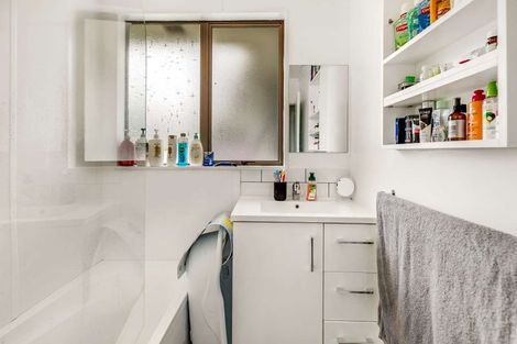 Photo of property in 24 Fergusson Street, Marton, 4710