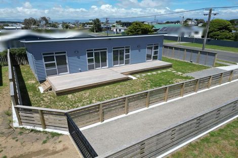 Photo of property in 29 Pratt Avenue, Foxton Beach, Foxton, 4815