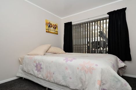 Photo of property in 13 Waimoko Glen, Swanson, Auckland, 0612