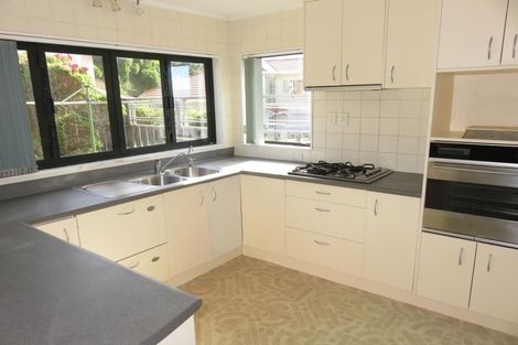 Photo of property in 3 Tamworth Crescent, Newlands, Wellington, 6037